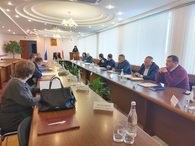 В Администрации города под председательством главы Собрания представителей Владикавказа Александра Пациорина состоялось заседание антинаркотической комиссии.