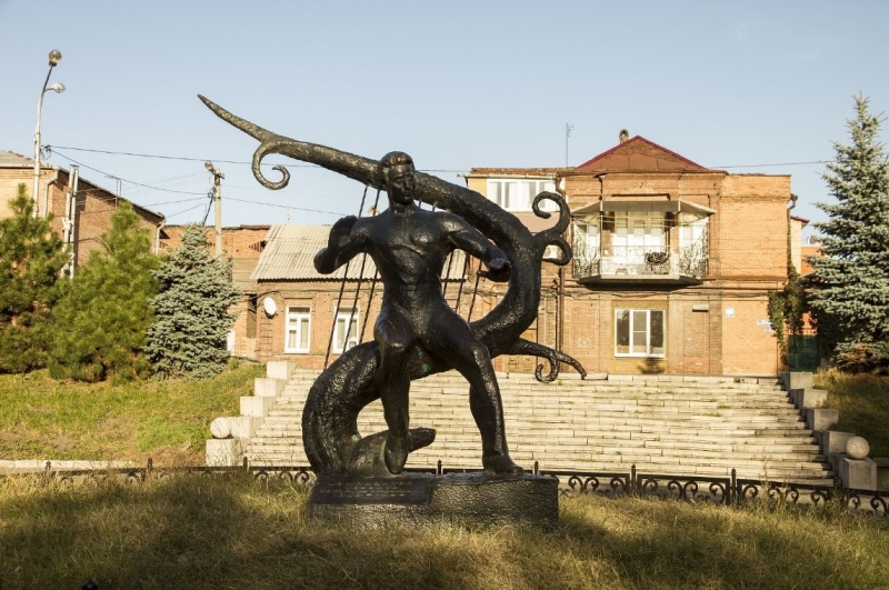 Памятник Татаркану Кокойти