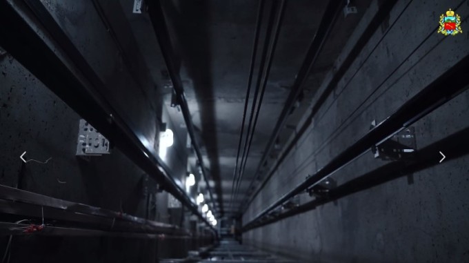 В доме № 43 по улице Барбашова завершается монтаж шести лифтов, но нормативный ввод в эксплуатацию может не состояться по вине жильцов.