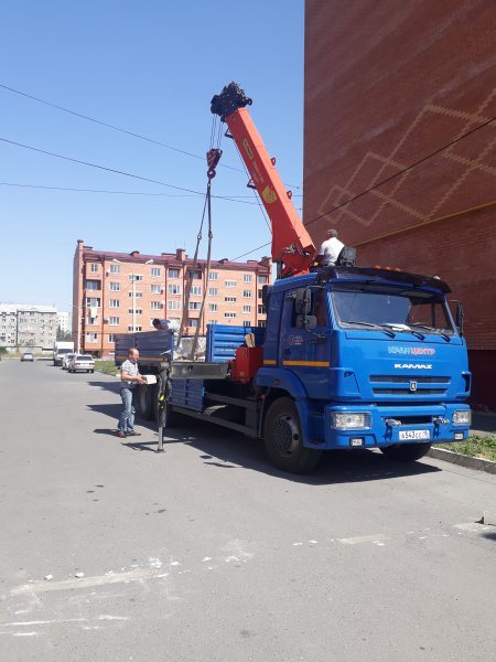 Во Владикавказе продолжается демонтаж незаконных ограждений 