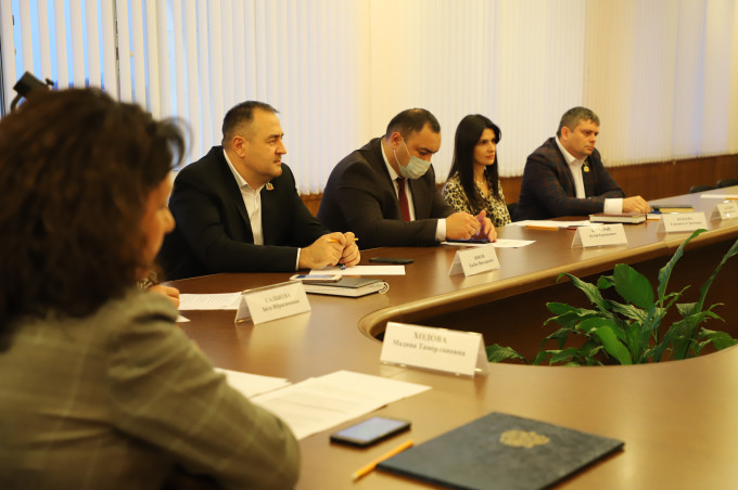 Во Владикавказе состоялось заседание межведомственной группы по вопросам организации горячего питания школьников
