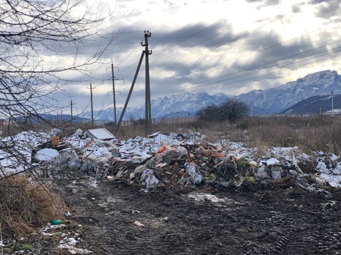 В районах Владикавказа продолжается работа по уборке территорий.