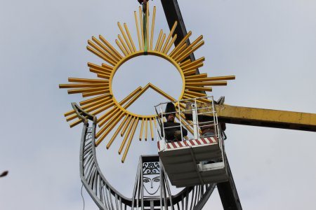 Во Владикавказе началась реконструкция "Фатимы, держащей солнце"