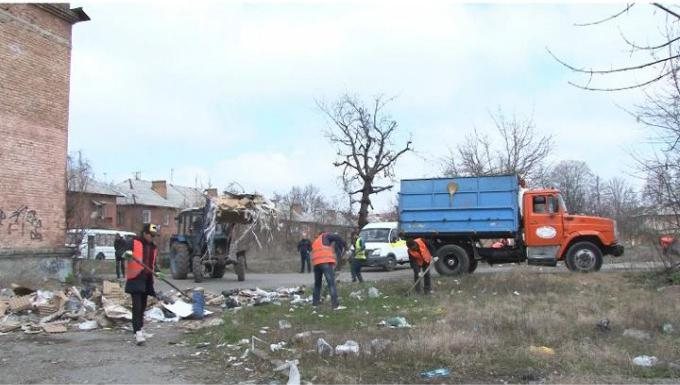 Во Владикавказе приступили к расчистке территории в районе промзоны