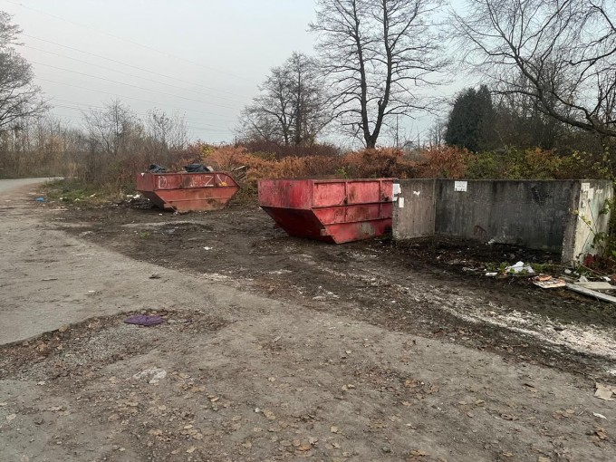 Коммунальные городские службы продолжают уборку городских кладбищ