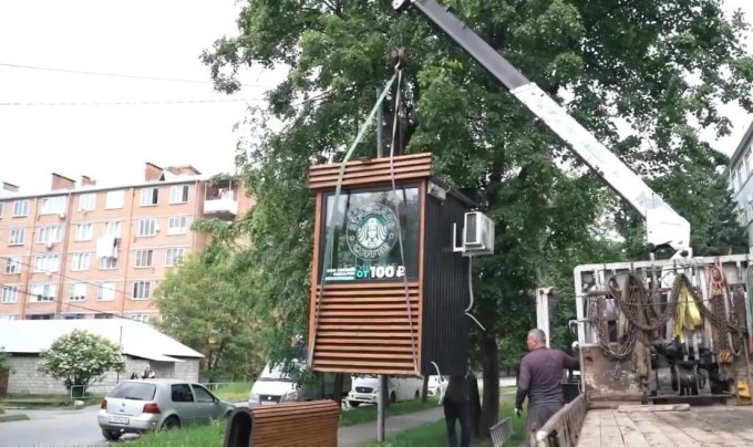 Администрация Владикавказа снова демонтировала незаконные кофеаппараты
