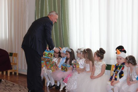 Борис Албегов посетил утренник в детском саду №86