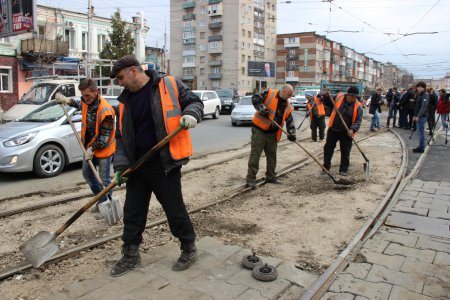 Ремонт владикавказ. Ремонт дорог Владикавказ. Ремонт дороги Осетия. Администрация Владикавказа дорога.