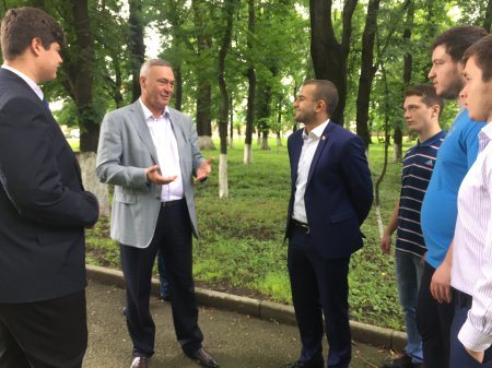 Борис Албегов встретился с инициативной группой молодежи