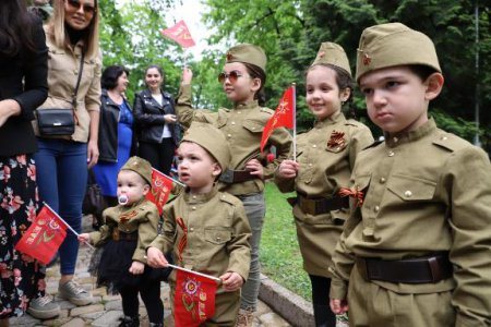 В столице Северной Осетии проходят праздничные народные гуляния